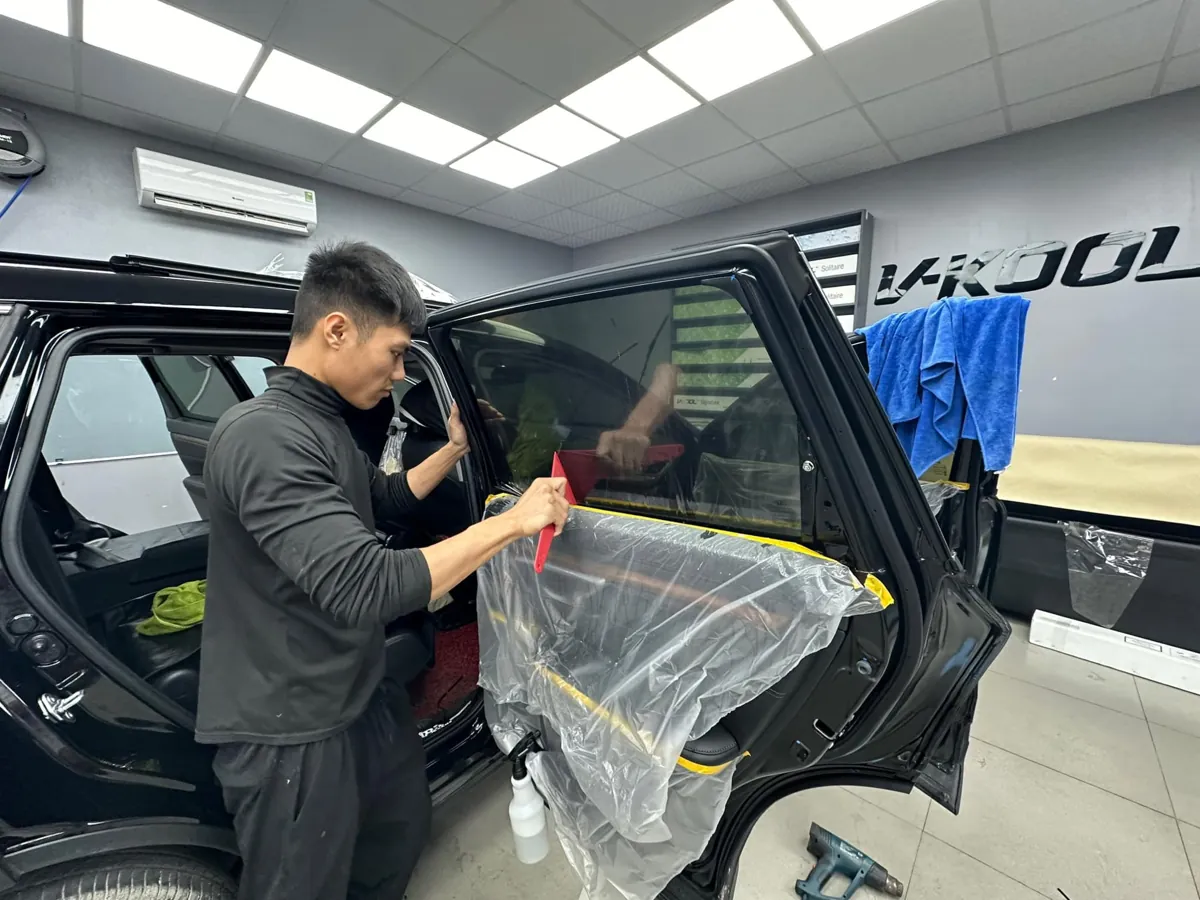 Dán phim cách nhiệt 3M Crystalline xe sedan/SUV