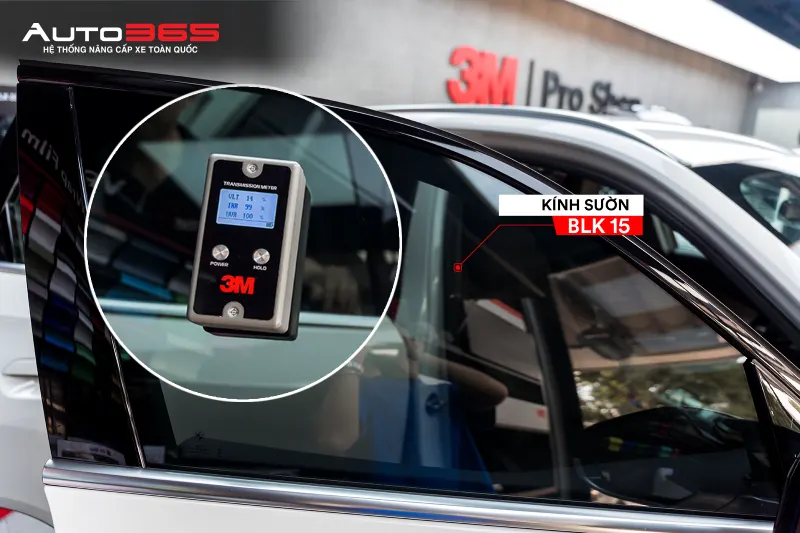 Đo kính sườn dán 3M CR BLK 15 tại Auto365: máy đo 3M hiển thị VLT 14%, IRR 99%, UVR 100%