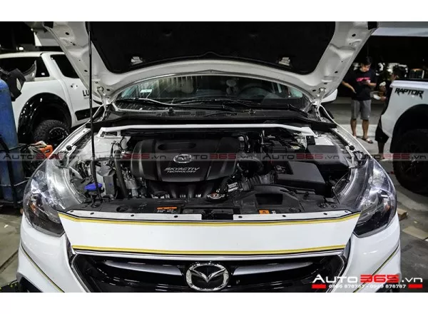 Mazda 2 lắp thanh giằng ULTRA RACING - Hình 1