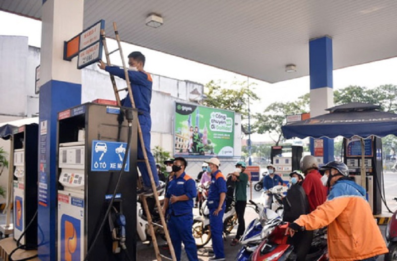 giá xăng tăng mạnh chiều 11-3