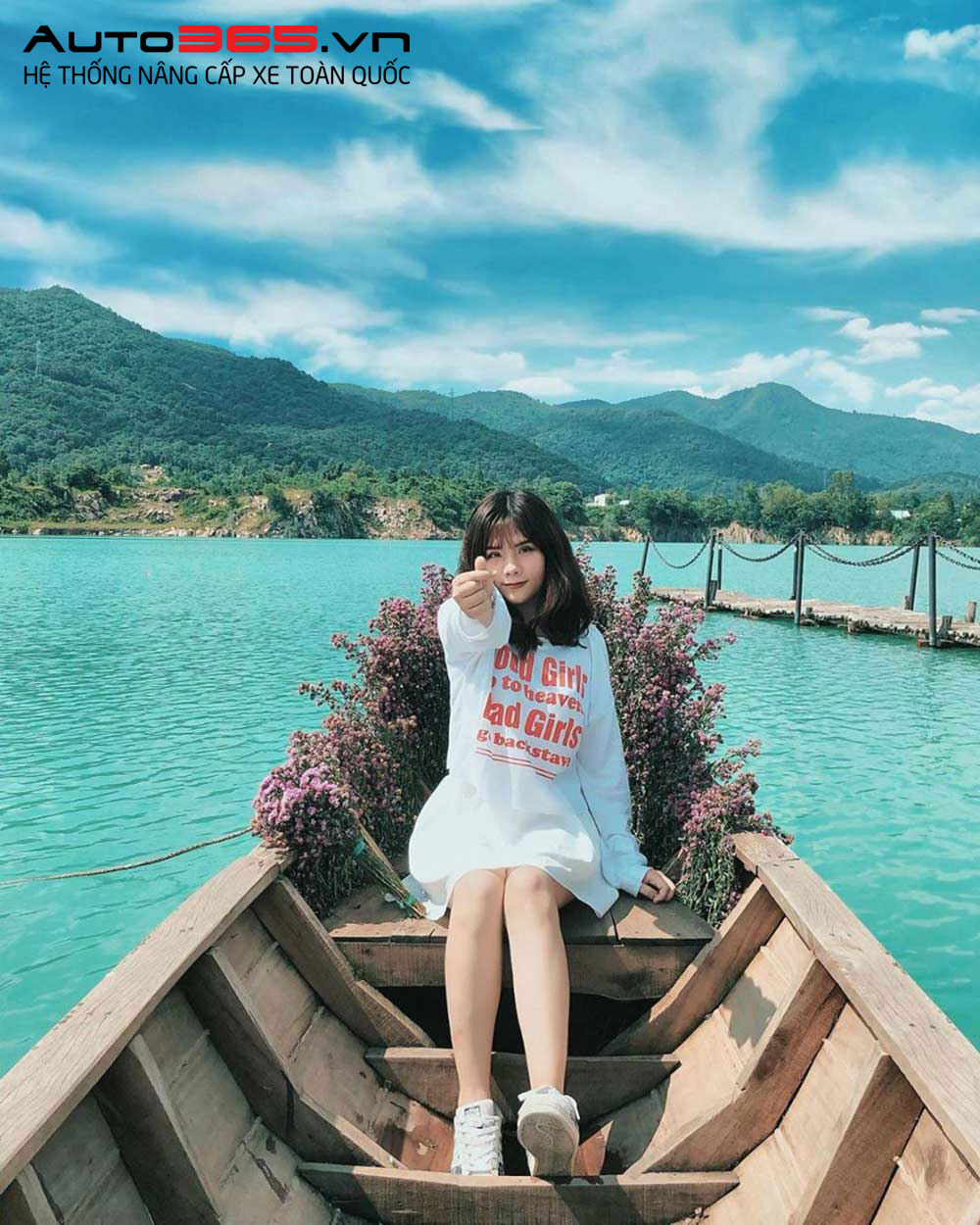 Hồ Đá Xanh là một trong những địa điểm thu hút các khách du lịch