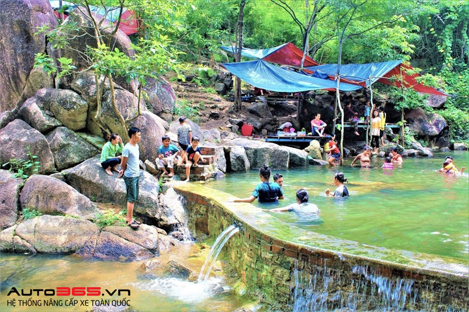 Khu du lịch Suối Tiên