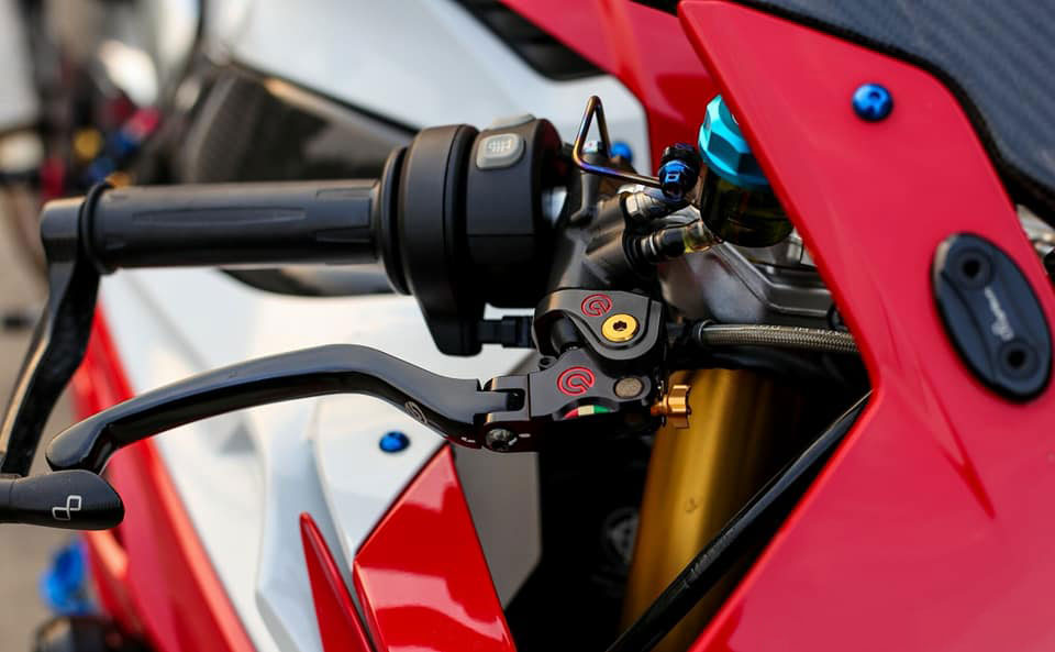 XE PHÂN KHỐI LỚN BMW THÌ NÊN ĐỘ GÌ?