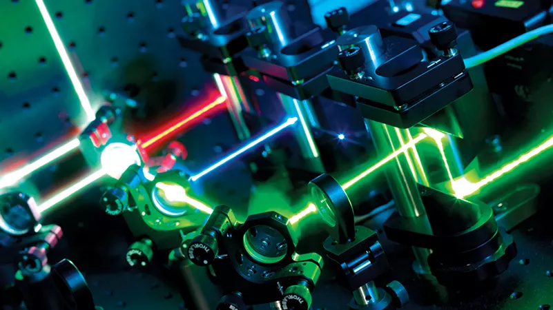 ĐÈN LASER LÀ GÌ? KINH NGHIỆM ĐỘ BI LASER Ô TÔ