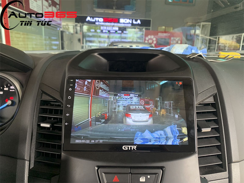 Màn hình DVD ô tô là gì?