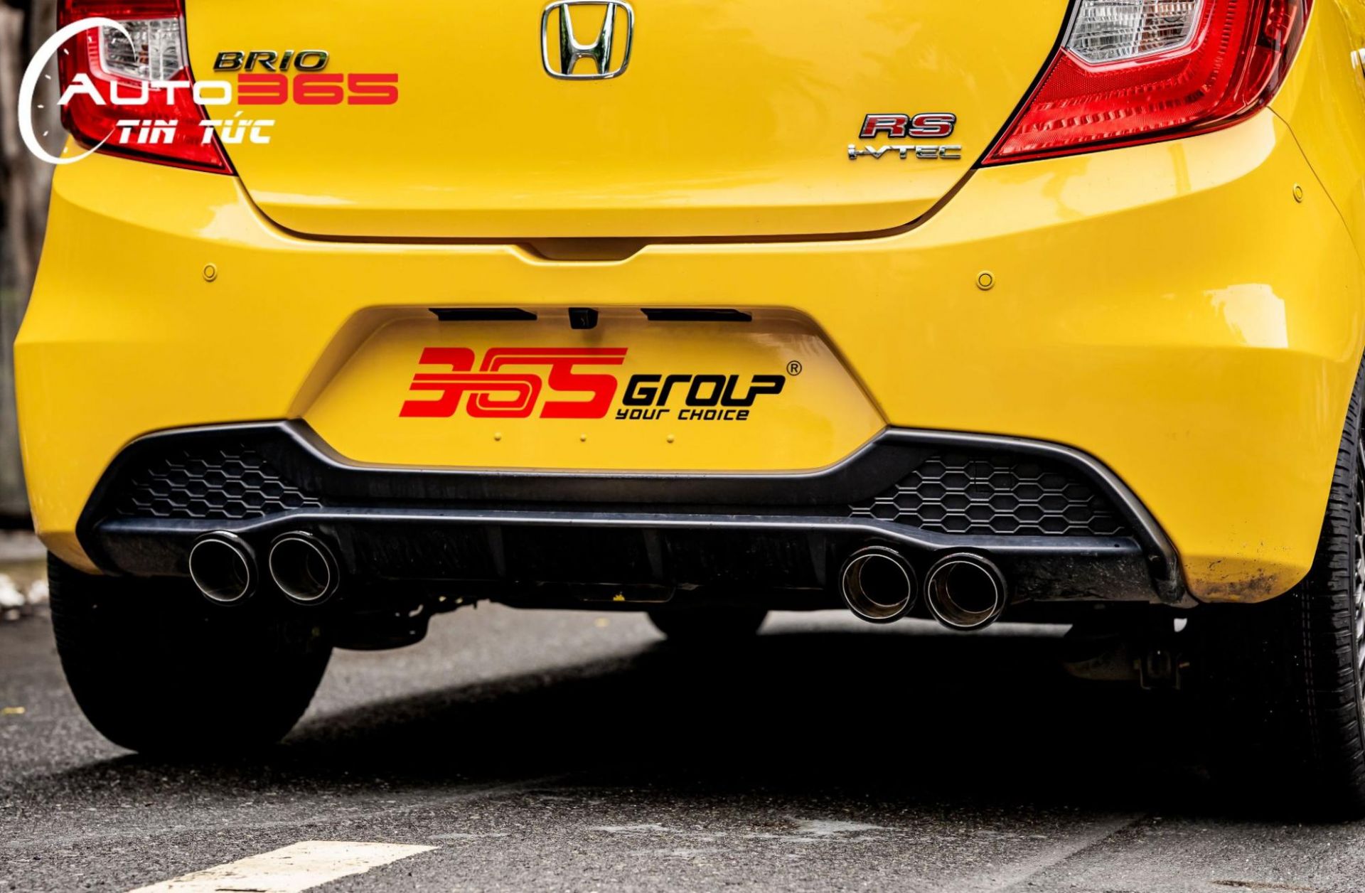 pô on/off và cổ pô đôi Carbon Akrapovic