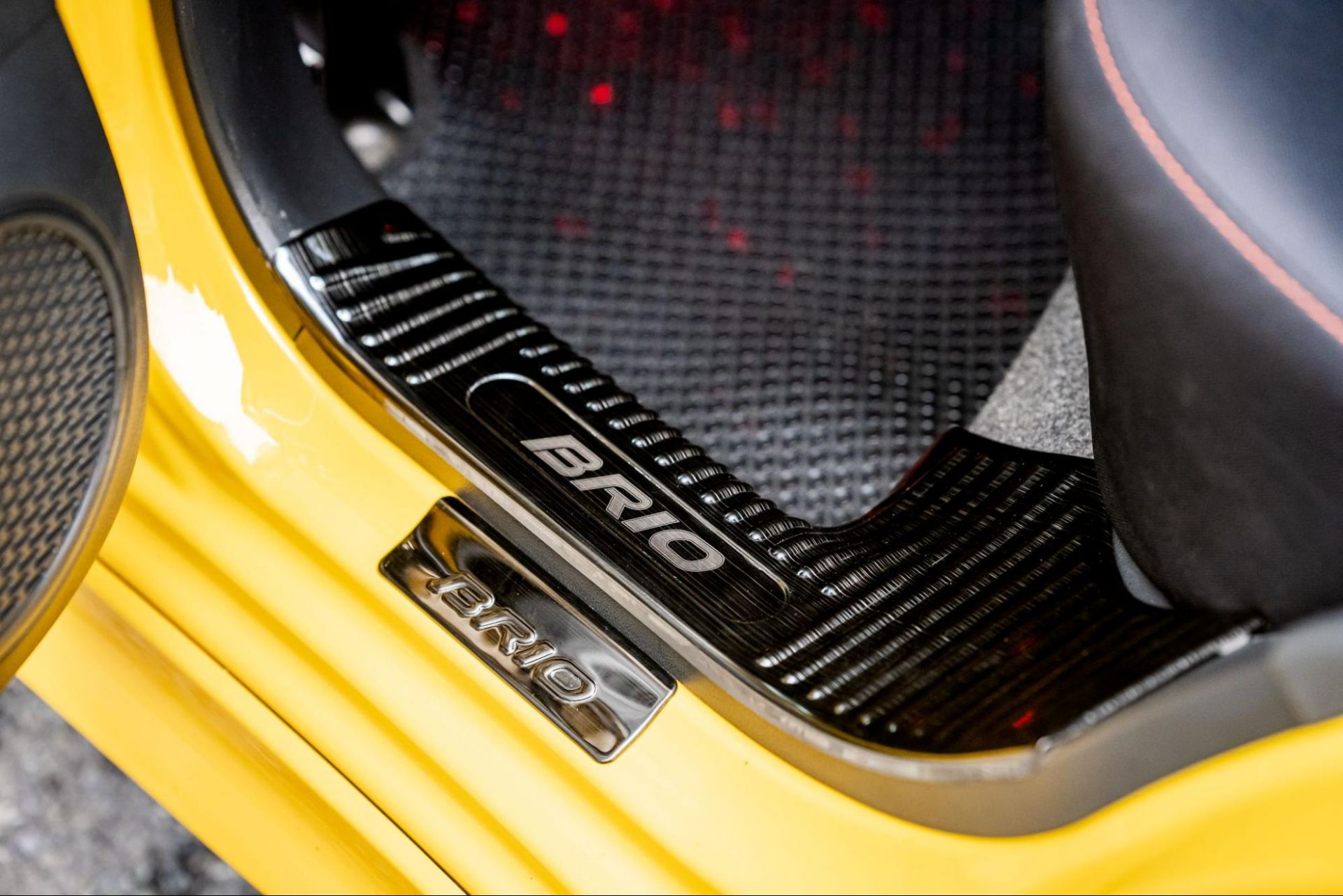 cái nẹp bước chân trong để trang trí làm tăng tính sang trọng