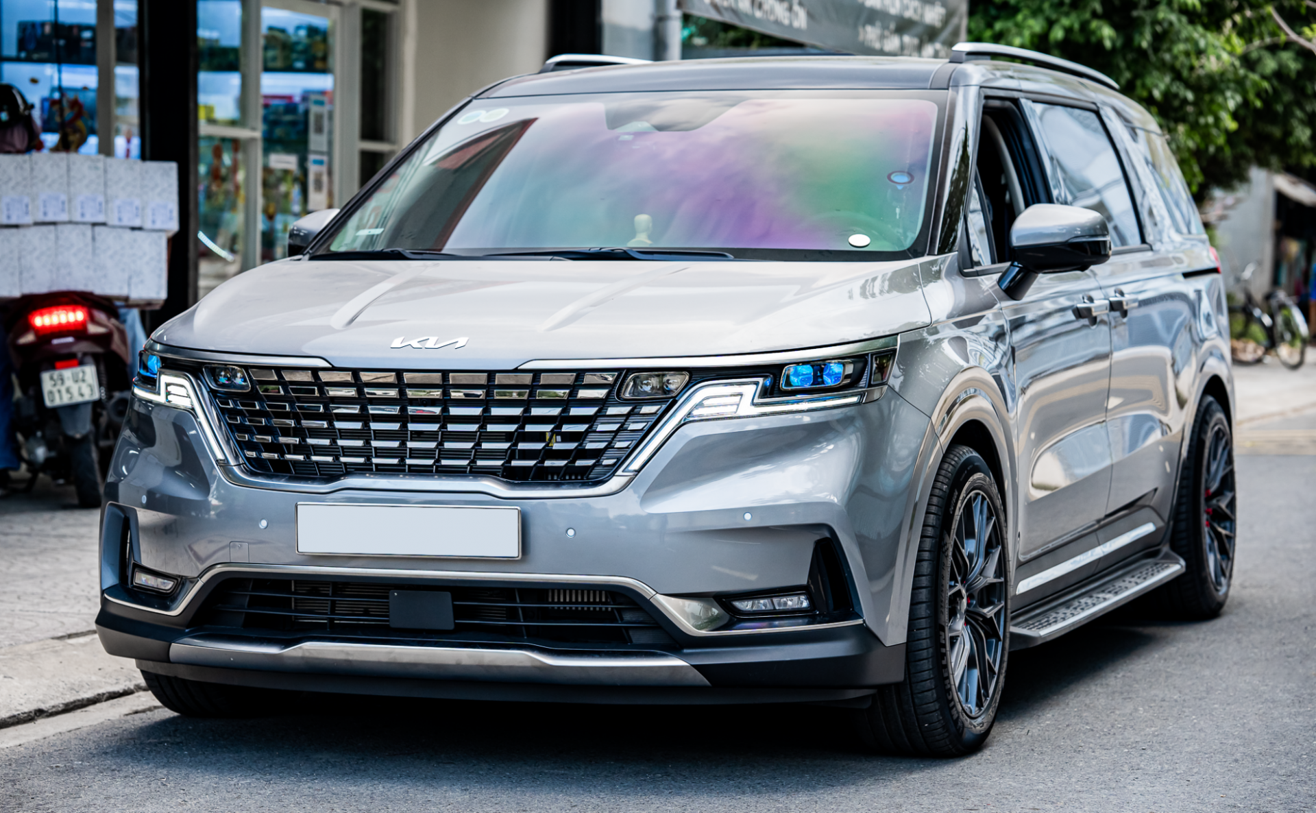 Bộ đôi tăng sáng F+ cho Kia Carnival