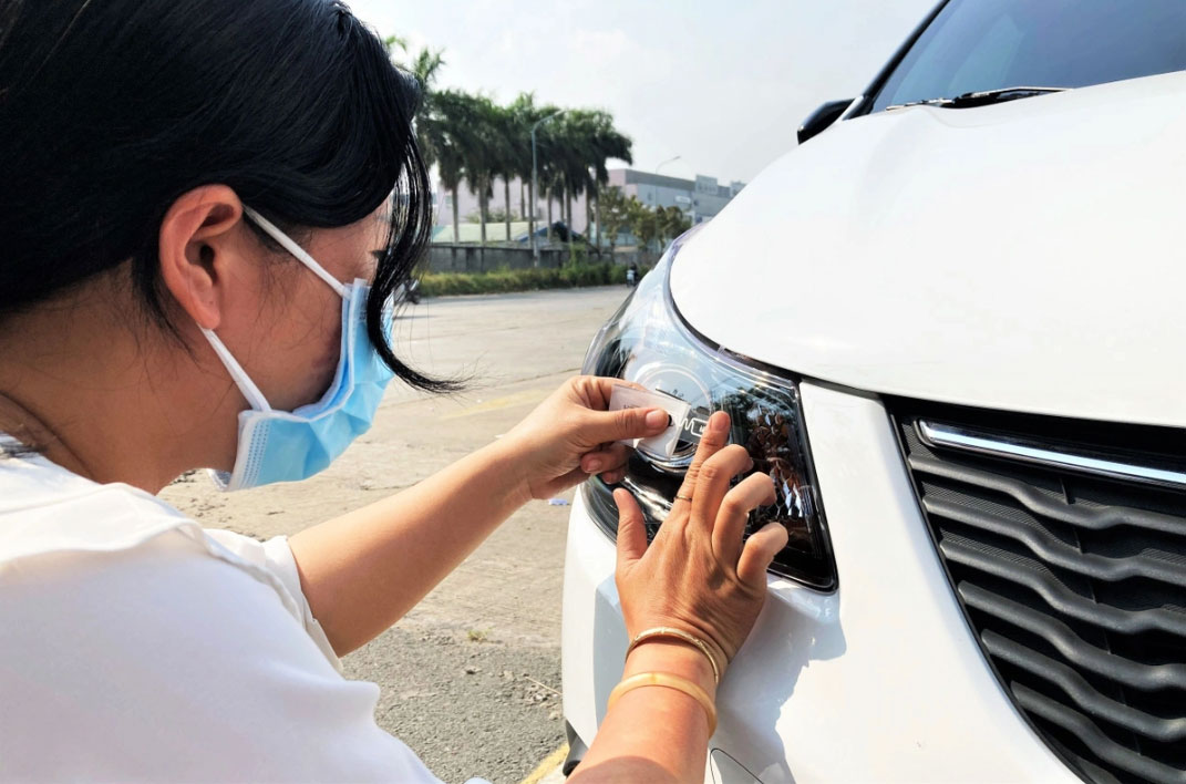 dán thẻ thu phí oto