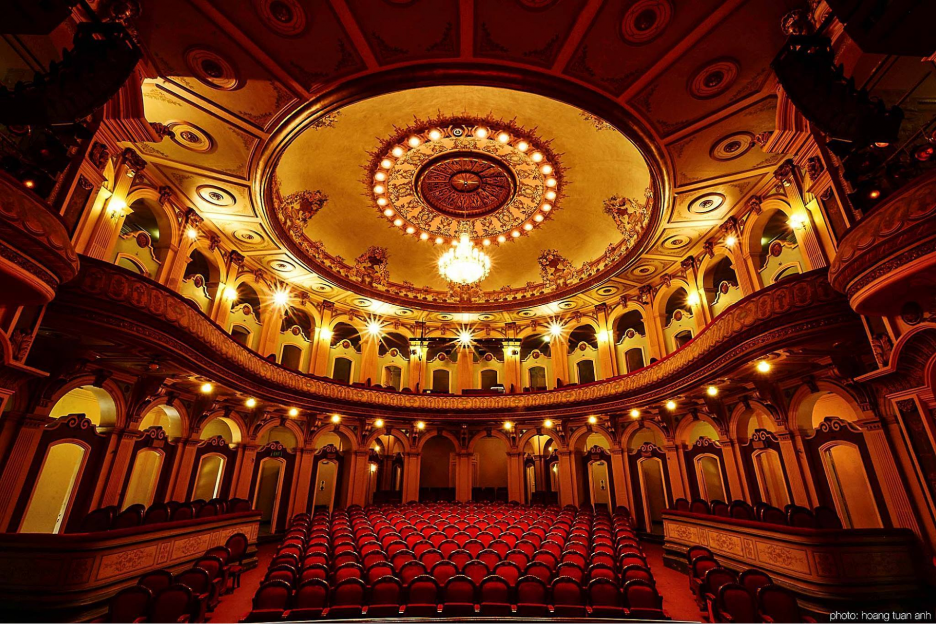 Vẻ đẹp lộng lẫy, hào nhoáng bên trong nhà hát lớn Hải Phòng
