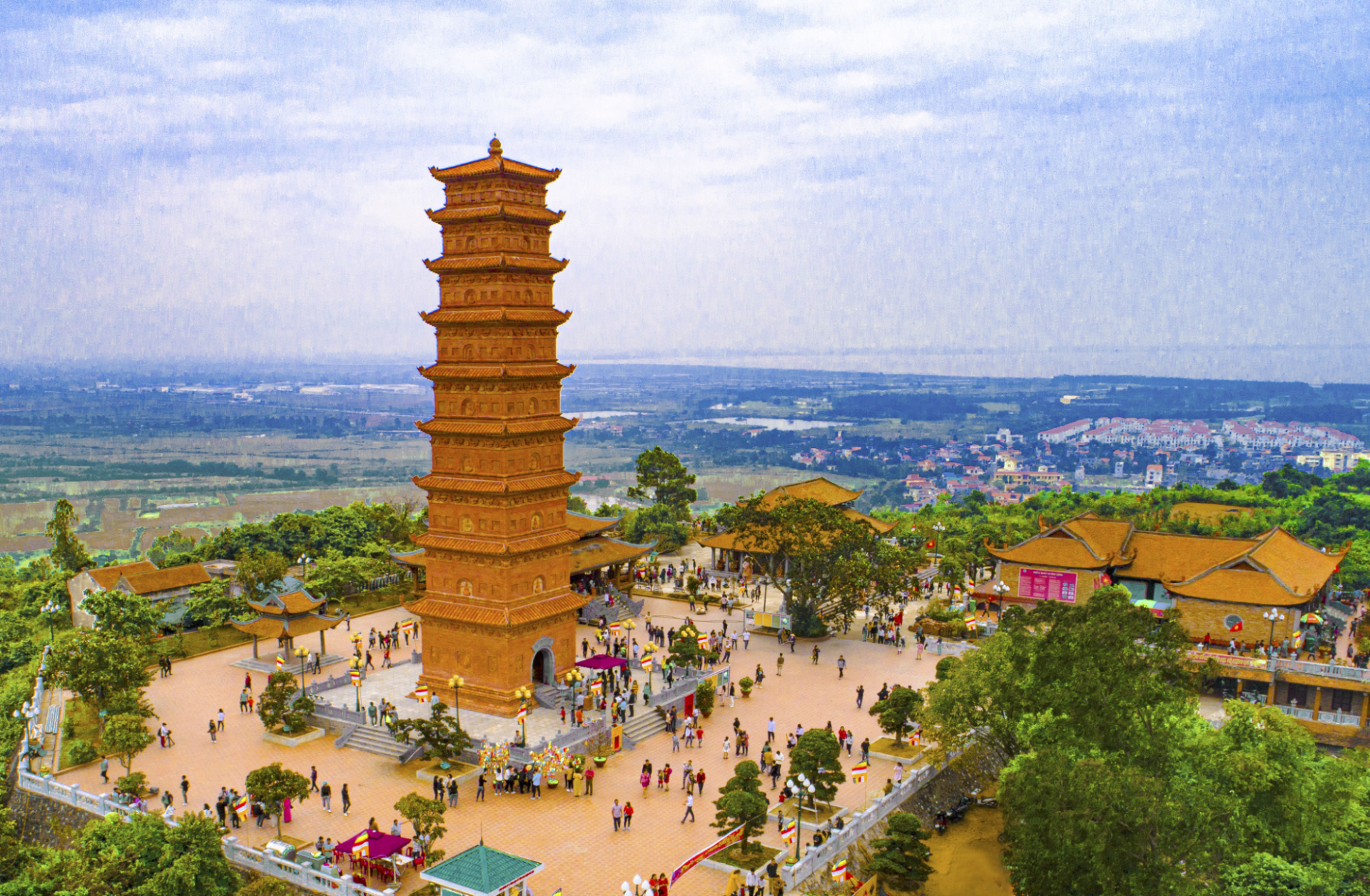 Vẻ đẹp huyền bí của tòa tháp Tường Long qua hàng thế kỷ.