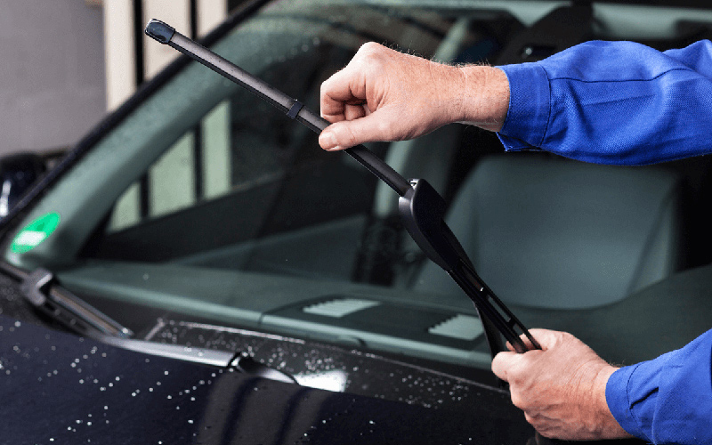 Cần gạt mưa giúp di chuyển trong điều kiện trời mưa tốt hơn