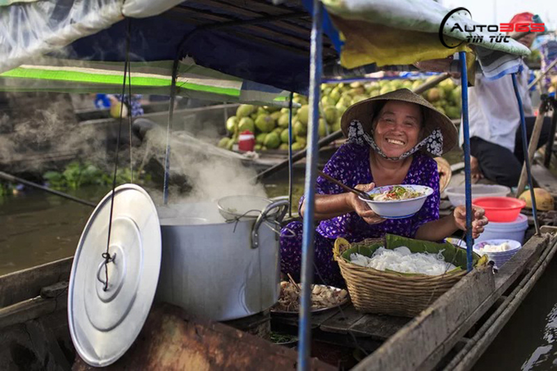Chợ nổi Ngã Năm