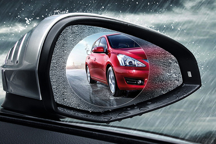 Miếng dán chống nước mưa trên kính chiếu hậu