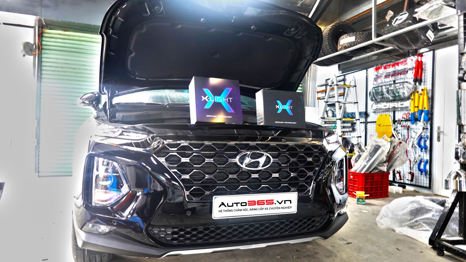 Bác chủ xế Santa Fe 2020 tăng sáng xe hơi với bộ đôi X-Light V20L và X-Light V30