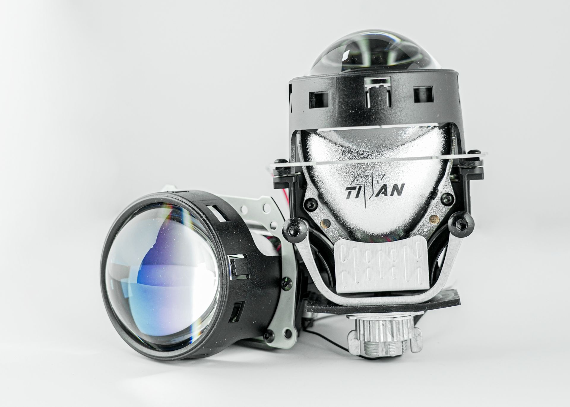 Bi Led Titan Silver – Thách thức mọi phân khúc