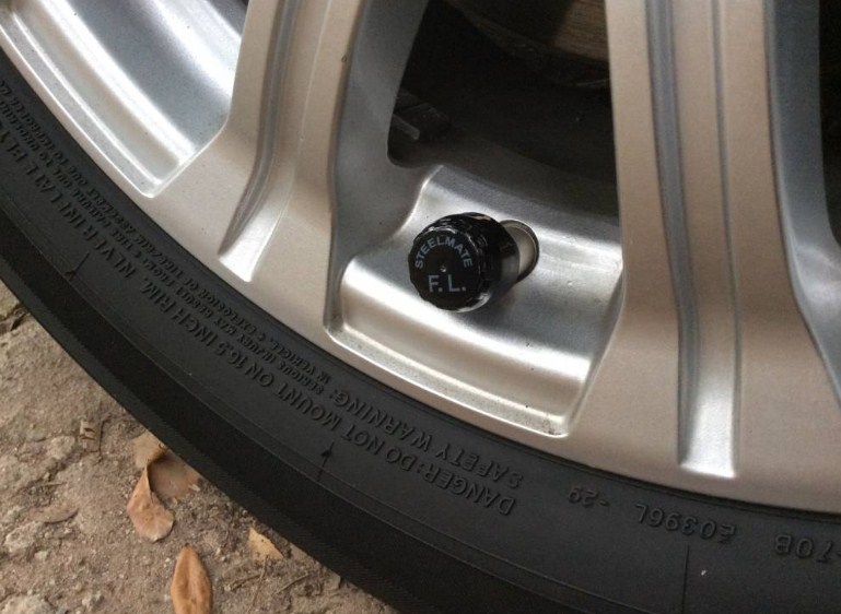 LẮP CẢM BIẾN ÁP SUẤT LỐP XE HƠI CÓ CẦN THIẾT KHÔNG?