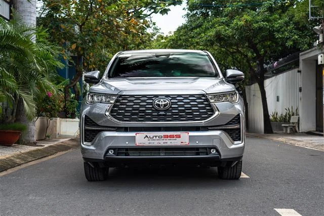 Toyota Innova lắp camera hành trình Xiaomi 70mai A500S