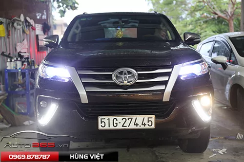 Toyota Fortuner 2017 nâng cấp mắt quỷ đổi màu ánh sáng bi GTR