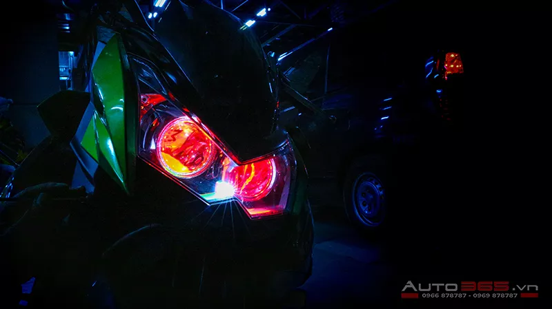 Kawasaki Z1000- độ đèn bi xenon tăng sáng cho xe