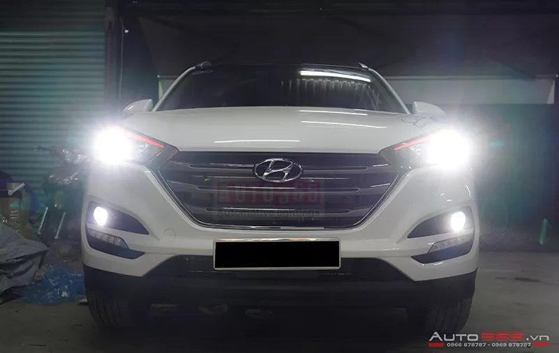 Hyundai Tucson nâng cấp bi xenon - mí led cho ô tô