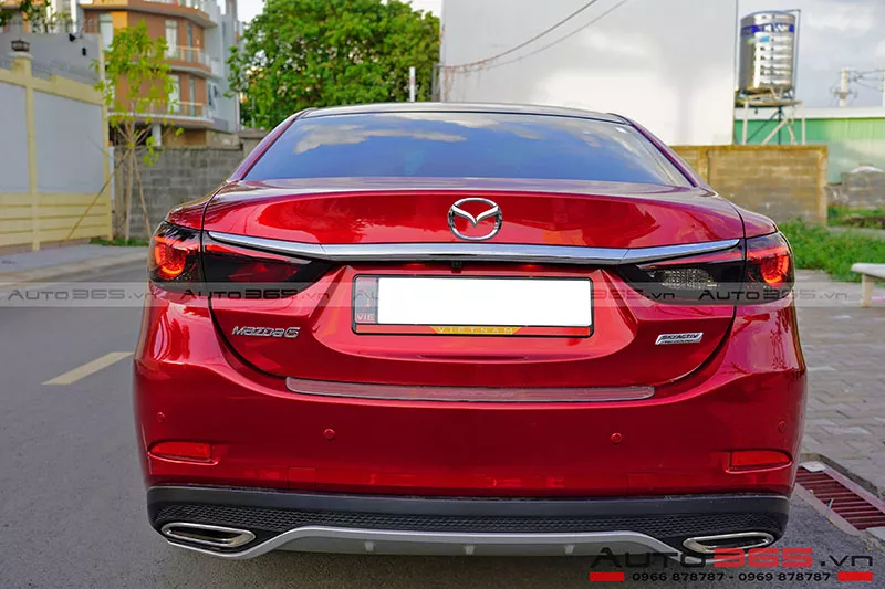 Mazda 6 nâng cấp lip chia pô kiểu Mercedes - Hình 1