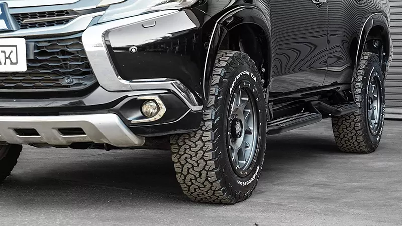 Nâng cấp body kit Mitsubishi Pajero sport - Hình 1