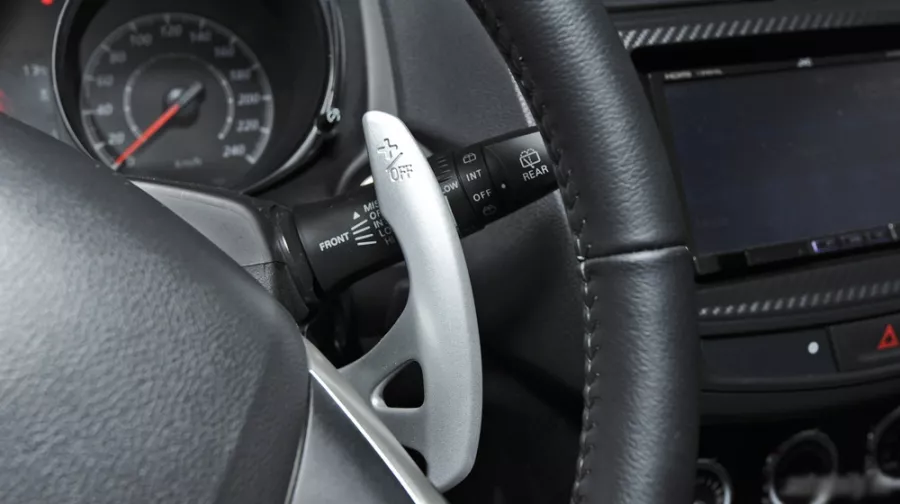 Lẫy chuyển số vô lăng xe hơi BMW - Hình 1
