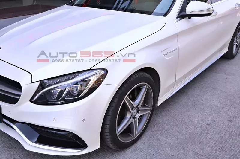 Nâng cấp mang cá cho Mercedes C Class W205 - Hình 1