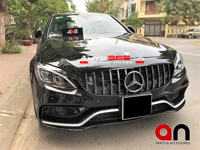 Mercedes C300 nâng cấp bodykit C63 chất lừ trên từng chi tiết - Hình 1