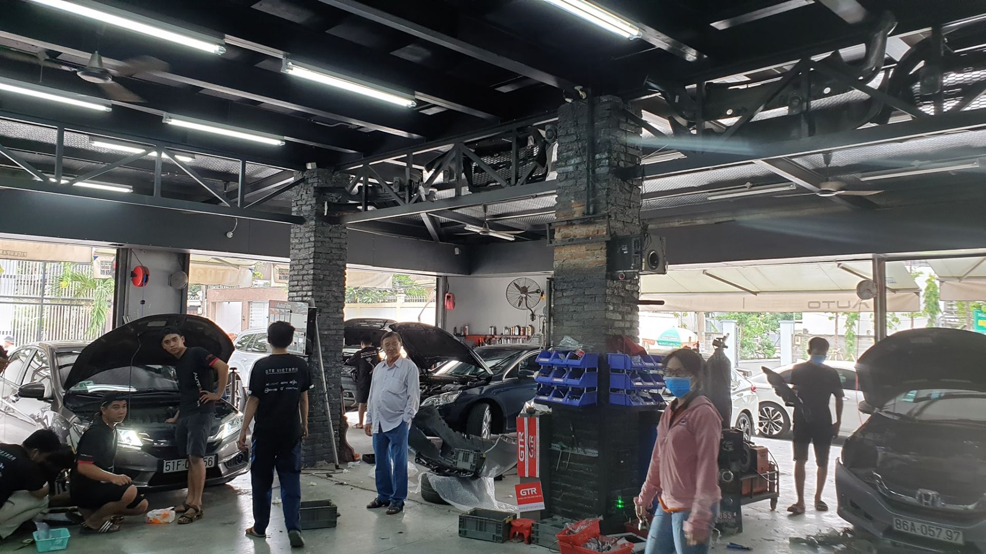 Mỗi ngày Auto365 đều tiếp nhận nhiều trường hợp tăng sáng xe hơi