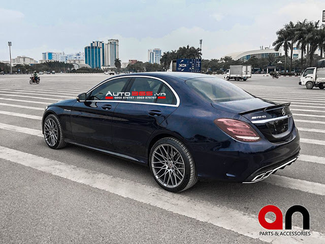 Mercedes C63 Amg (4)