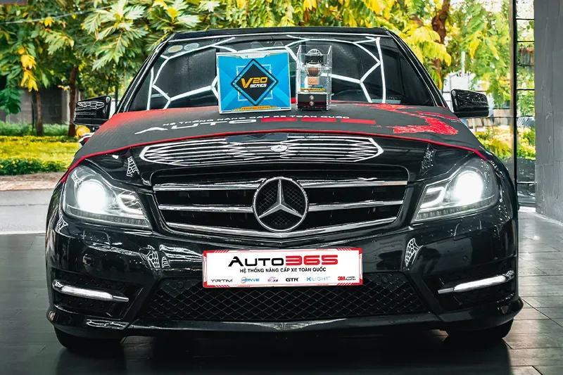 Mercedes C300 lắp bi LED X-Light V20 tại Auto365