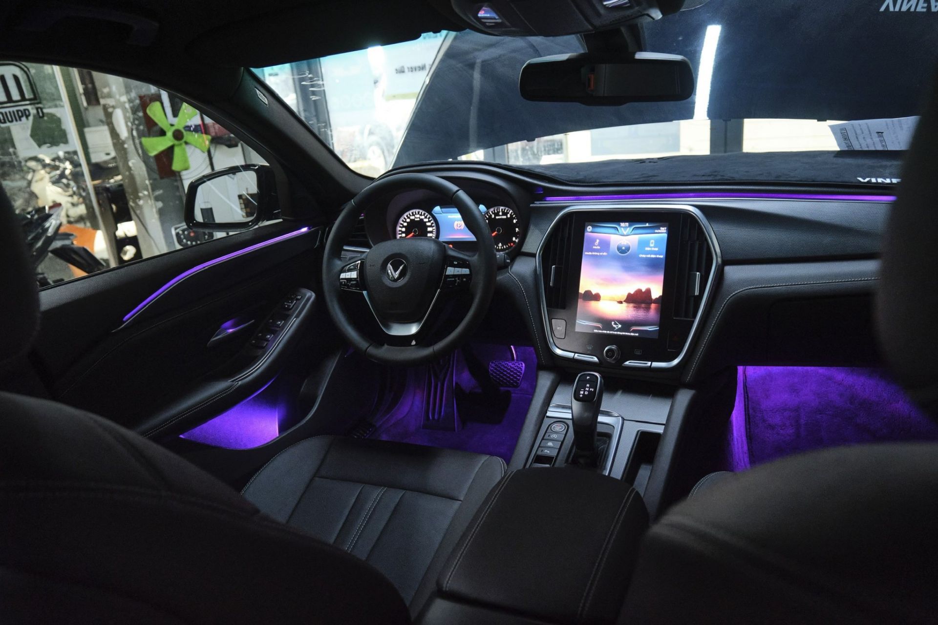 Led viền nội thất trên Vinfast Lux SA