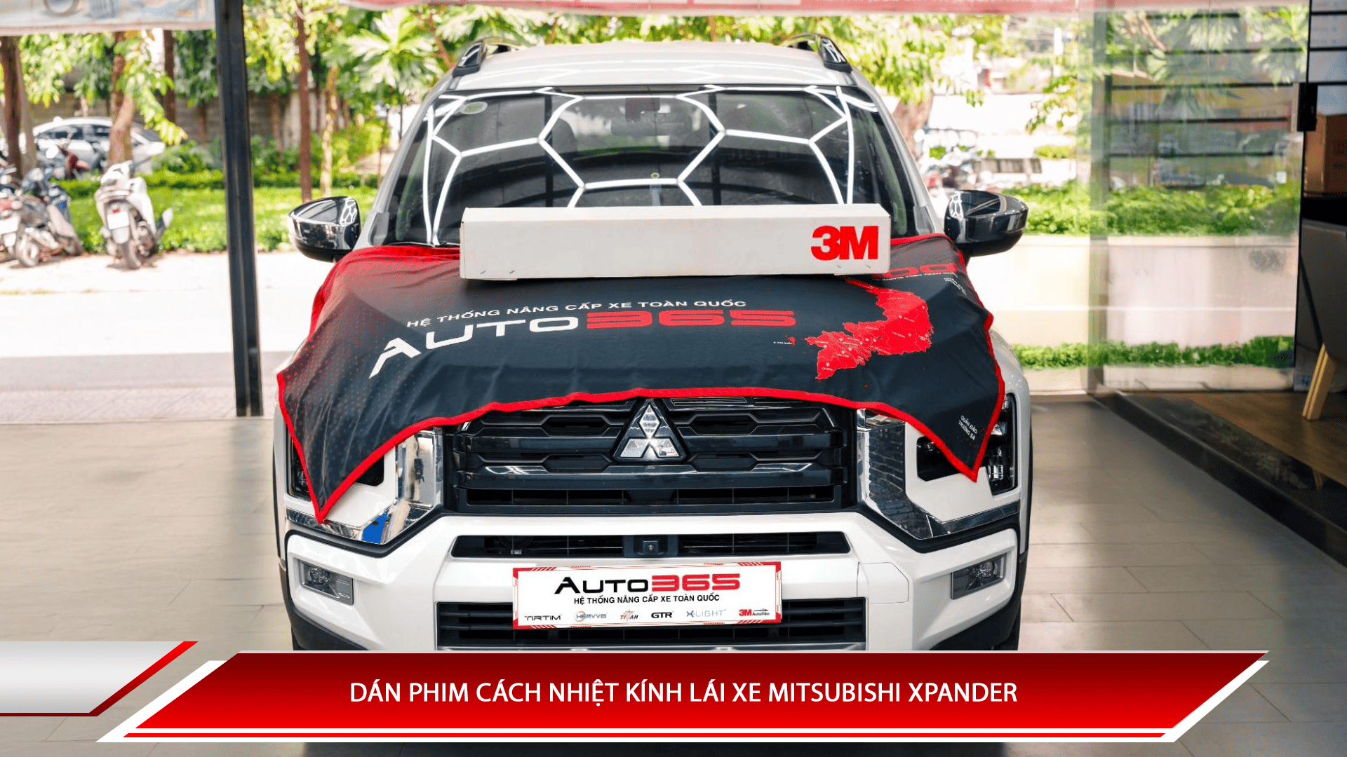 Dán phim cách nhiệt kính lái xe Mitsubishi Xpander
