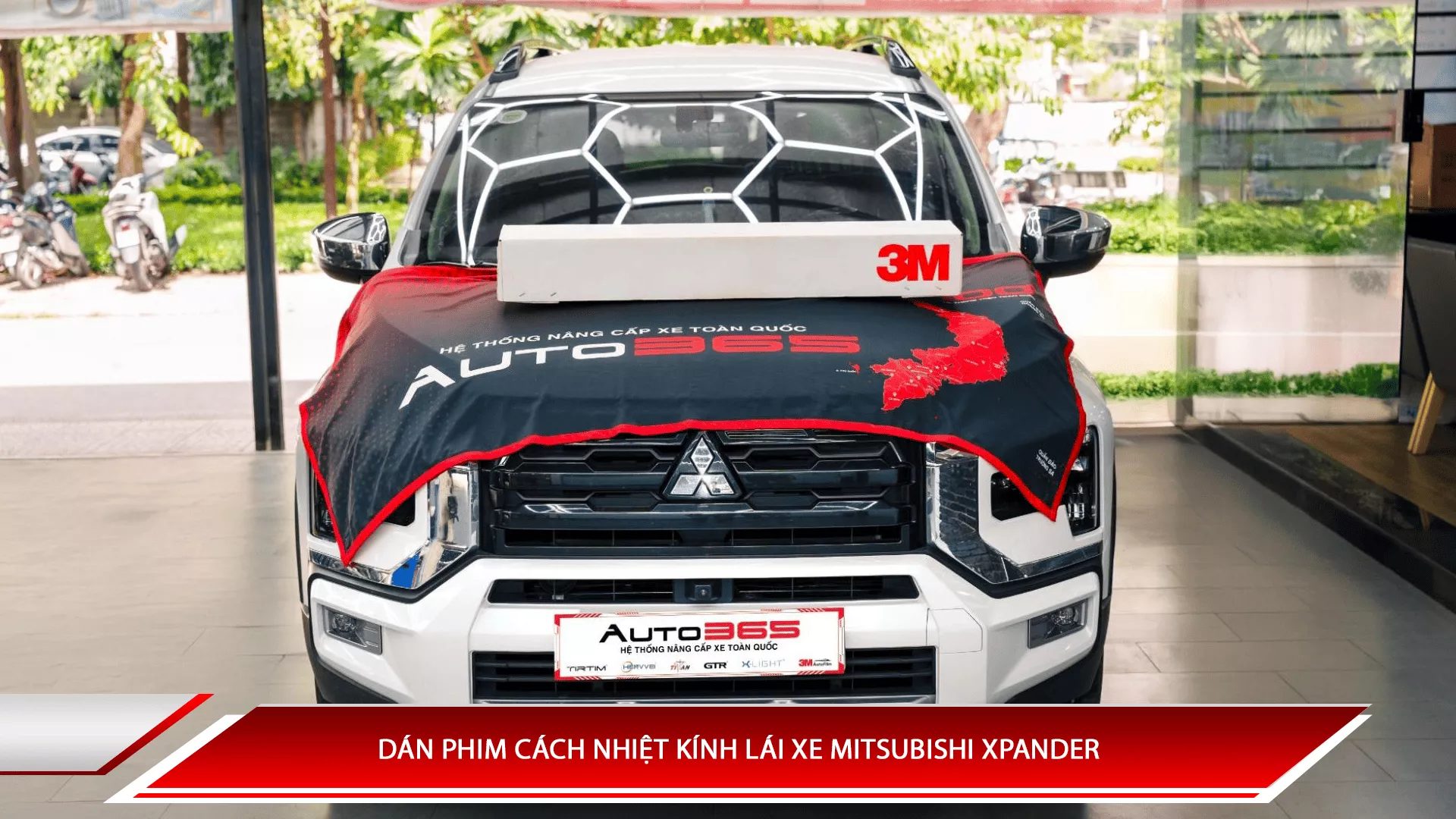 Dán phim cách nhiệt kính lái xe Mitsubishi Xpander