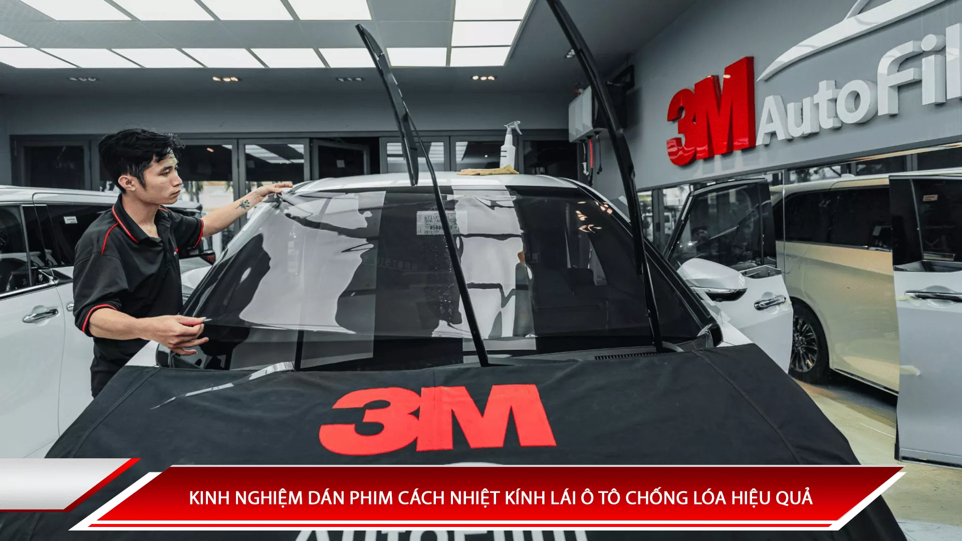 Kinh nghiệm dán phim cách nhiệt kính lái ô tô chống lóa hiệu quả