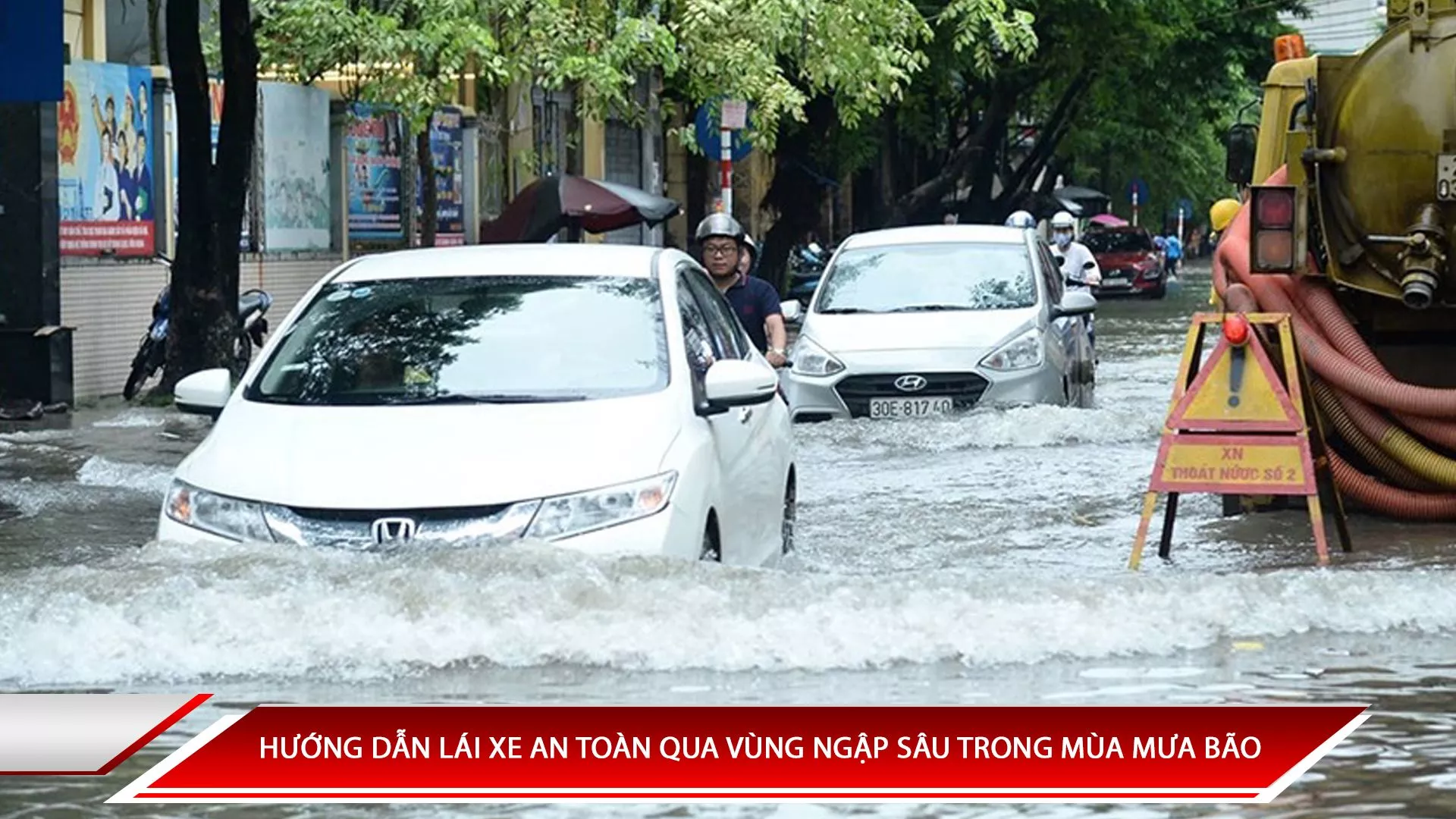 Hướng dẫn lái xe an toàn qua vùng ngập nước trong mùa mưa bão
