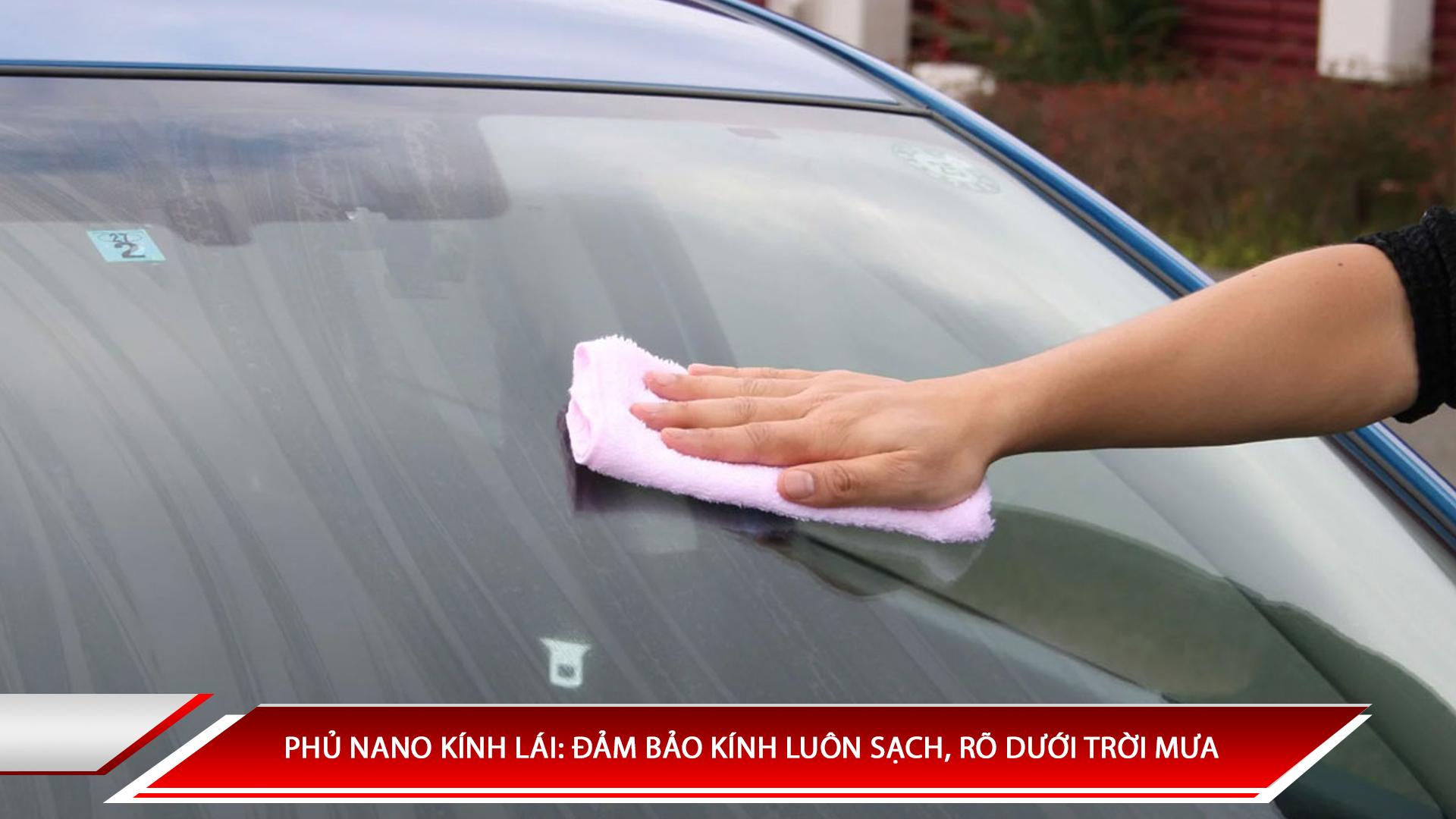 Phủ nano kính lái: Đảm bảo kính luôn sạch và rõ dưới tròi mưa
