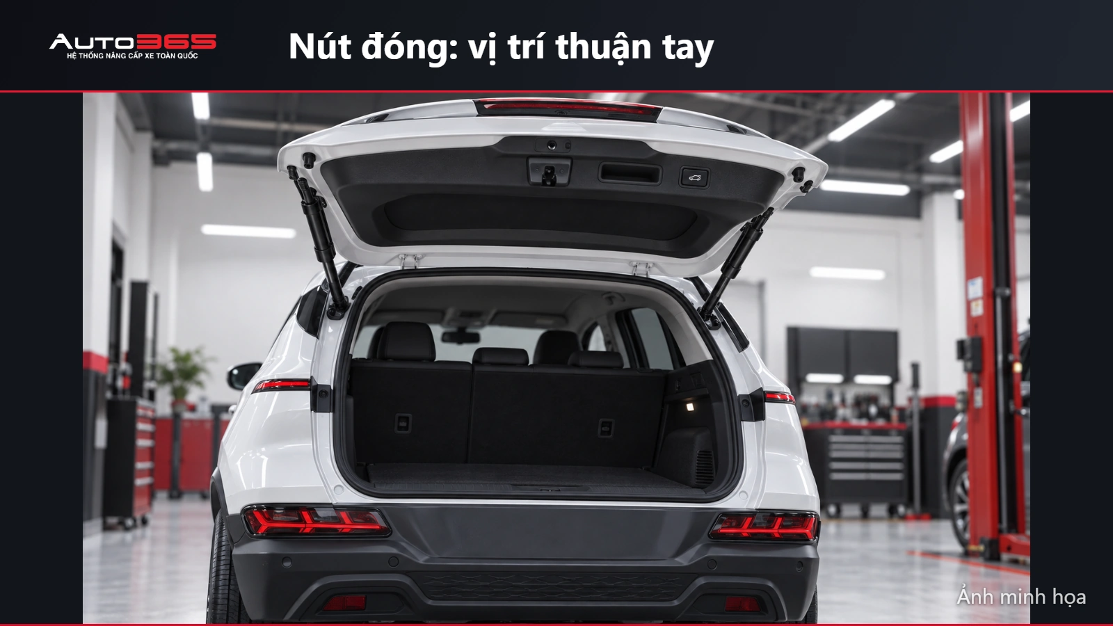Ảnh minh họa vị trí nút đóng điện trên ốp trong cửa cốp Herio Green