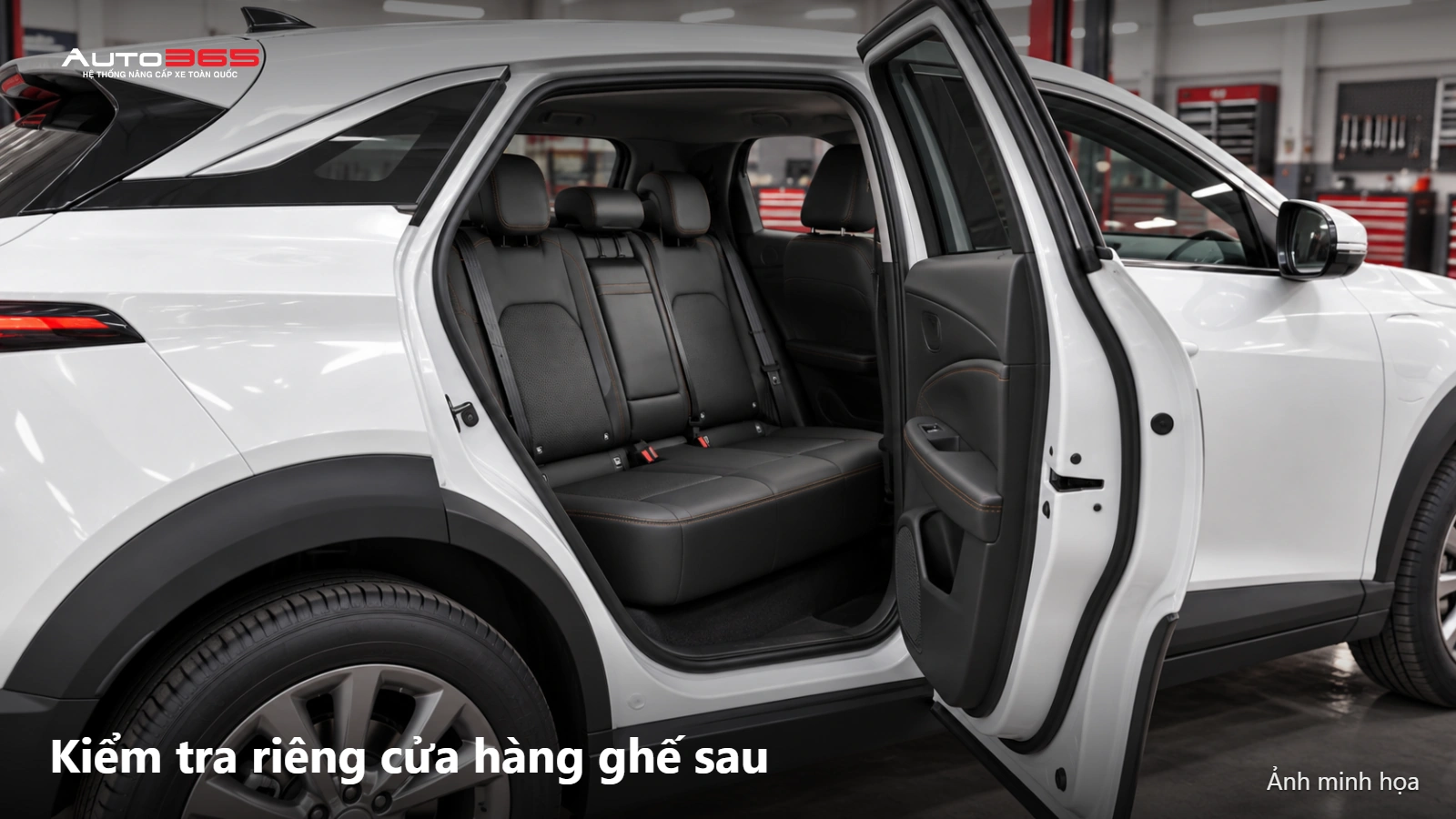 Source-based mockup cửa sau VF6, minh họa vùng thao tác và kiểm chức năng sau khi nâng cấp.