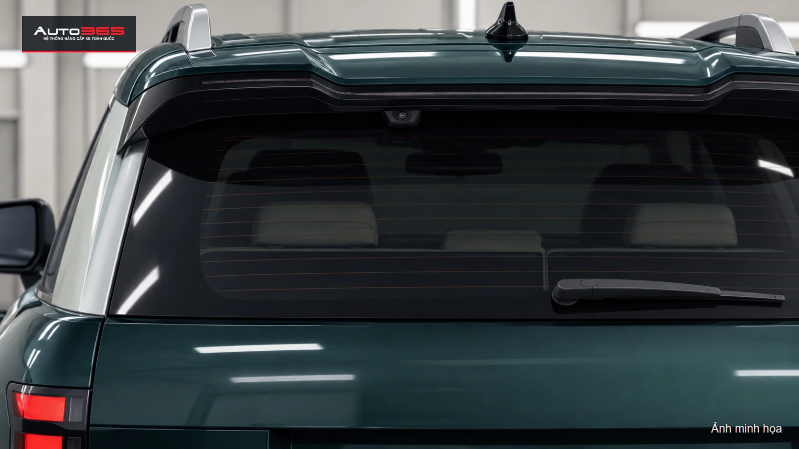 Mô phỏng vị trí phim trên kính lưng Palisade Hybrid, giữ các chi tiết kính và gạt mưa.