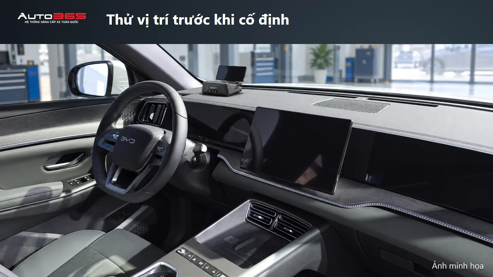 Ảnh minh họa source-based mockup thử đặt HUD trên taplo cabin BYD Sealion 5 tay lái trái