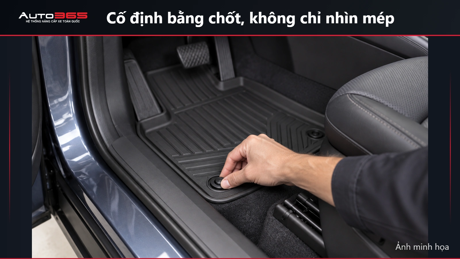 Ảnh minh họa thao tác kiểm tra chốt giữ và mép thảm sàn lái CX-5