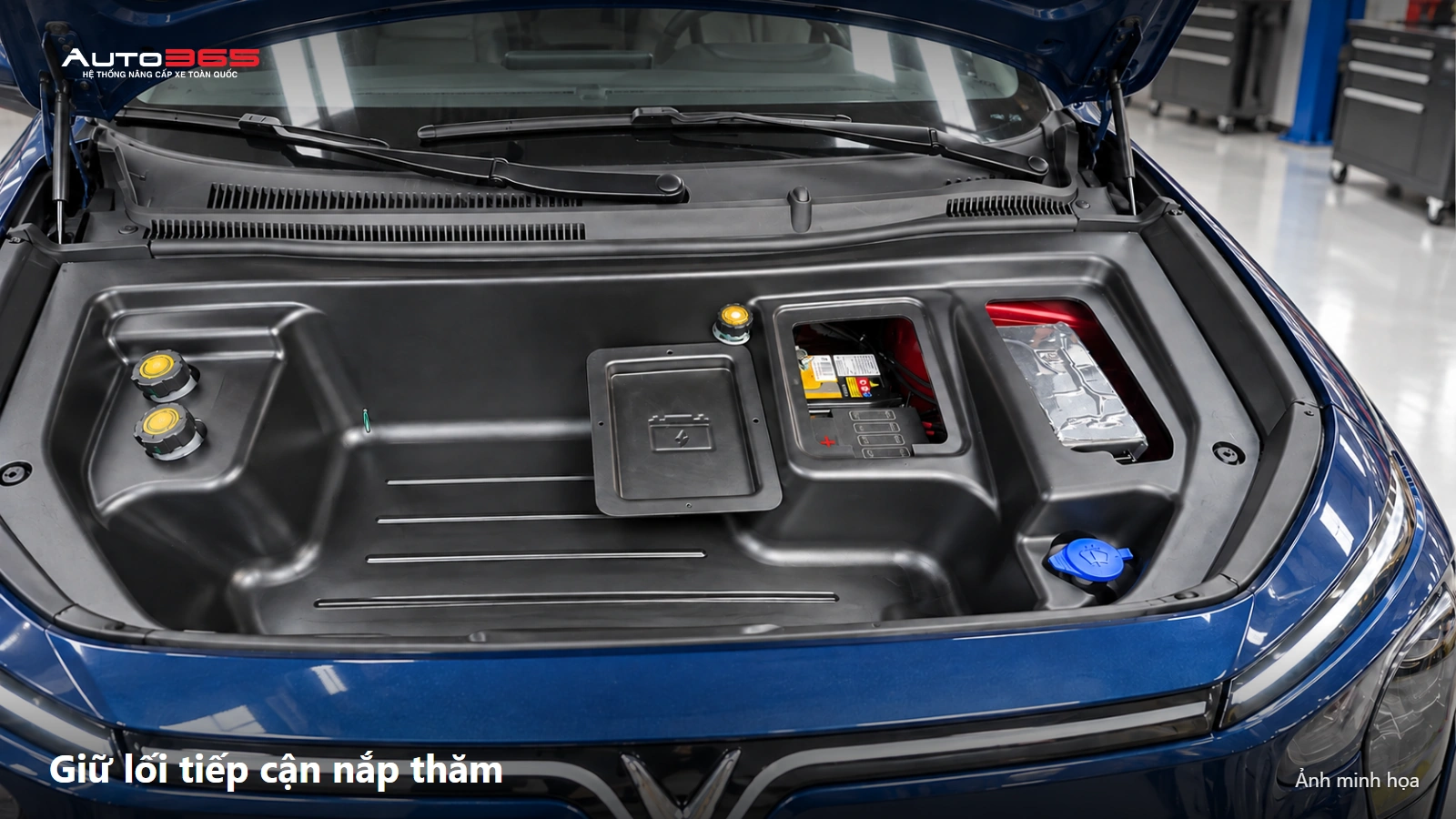 Source-based mockup nắp thăm khay cốp trước GBA trên MPV7, minh họa lối tiếp cận bảo dưỡng từ cấu tạo nguồn.