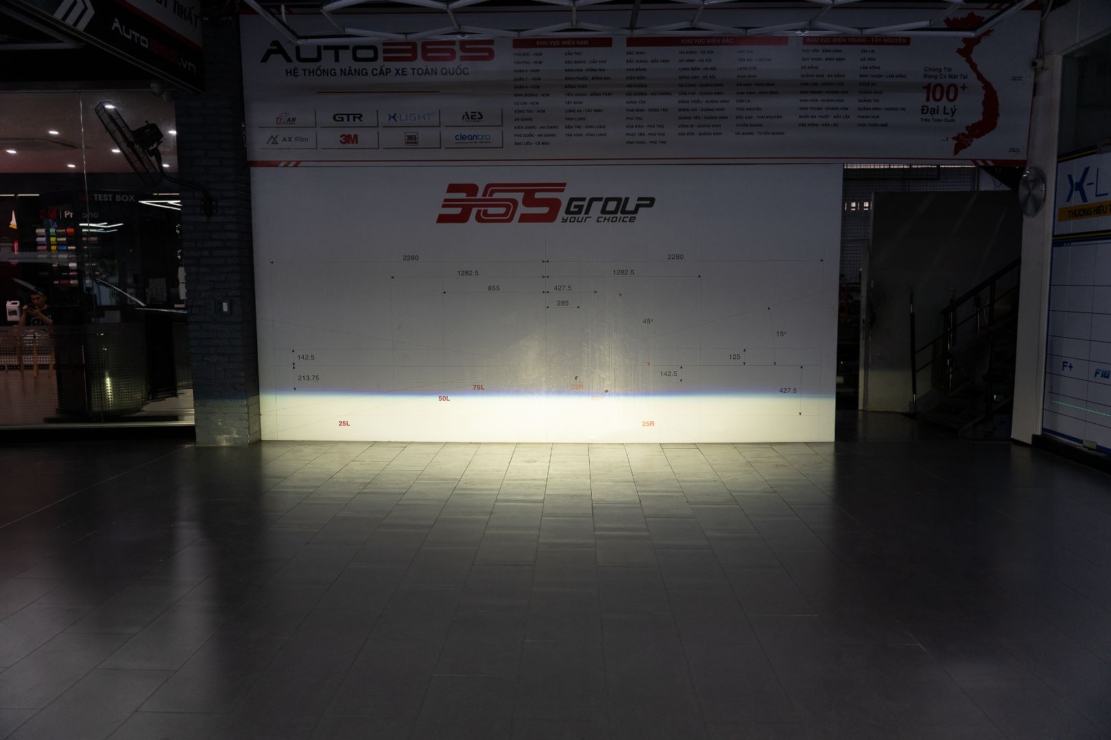 Ánh sáng Cos của bi gầm AES SV 3.0 Pro trên Suzuki Swift sau khi căn chỉnh góc chiếu