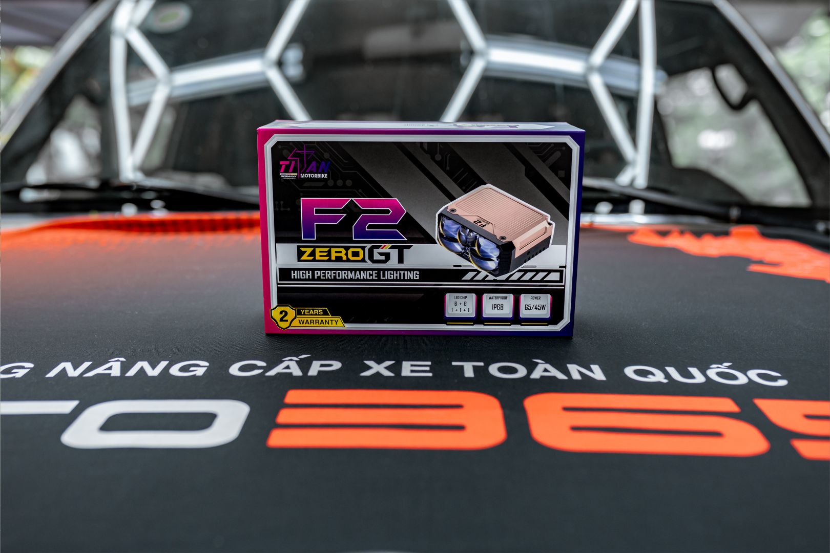 Cận cảnh hộp đèn F2 Zero GT trên Mitsubishi Pajero