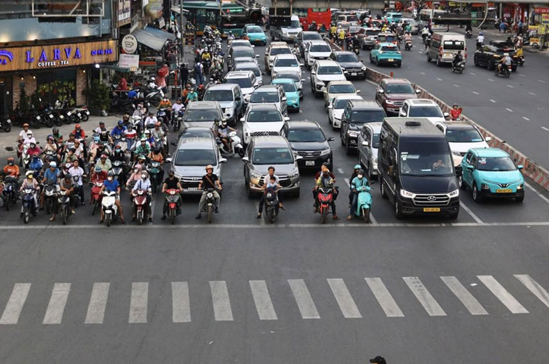 3-thay-doi-trong-2025-chan-chinh-cach-lai-xe-cua-nguoi-viet (5).jpg