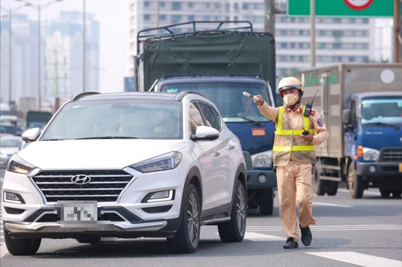 3-thay-doi-trong-2025-chan-chinh-cach-lai-xe-cua-nguoi-viet (6).jpg