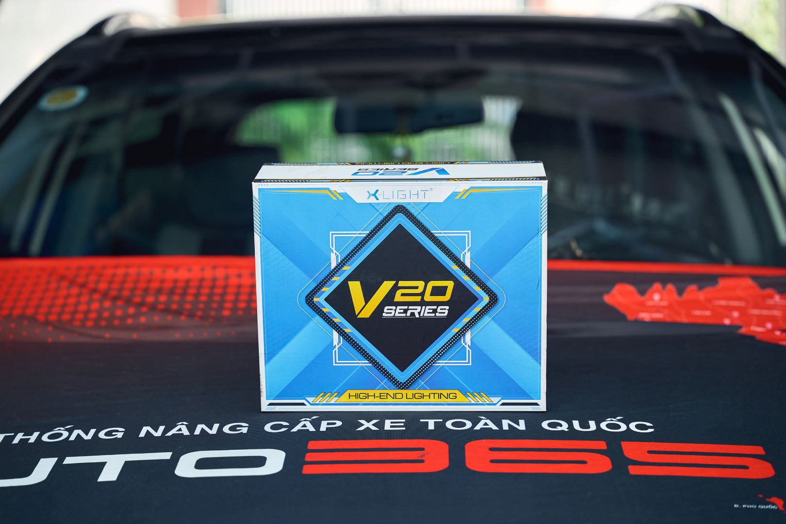 Chi tiết hộp đèn bi LED X-Light V20 Square trên Hyundai Santa Fe